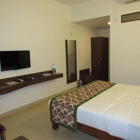 Palguni Residency Hotel Hassan Exterior photo