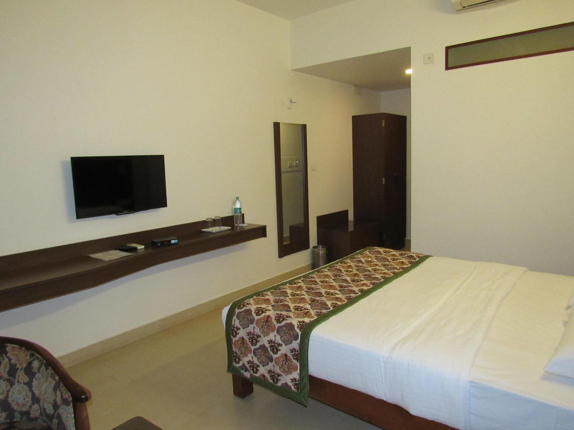 Palguni Residency Hotel Hassan Exterior photo