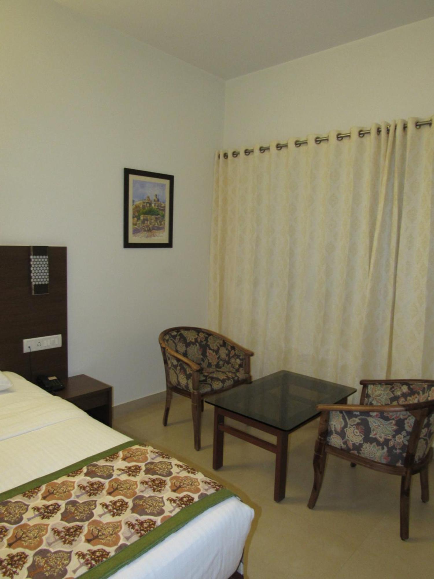 Palguni Residency Hotel Hassan Exterior photo