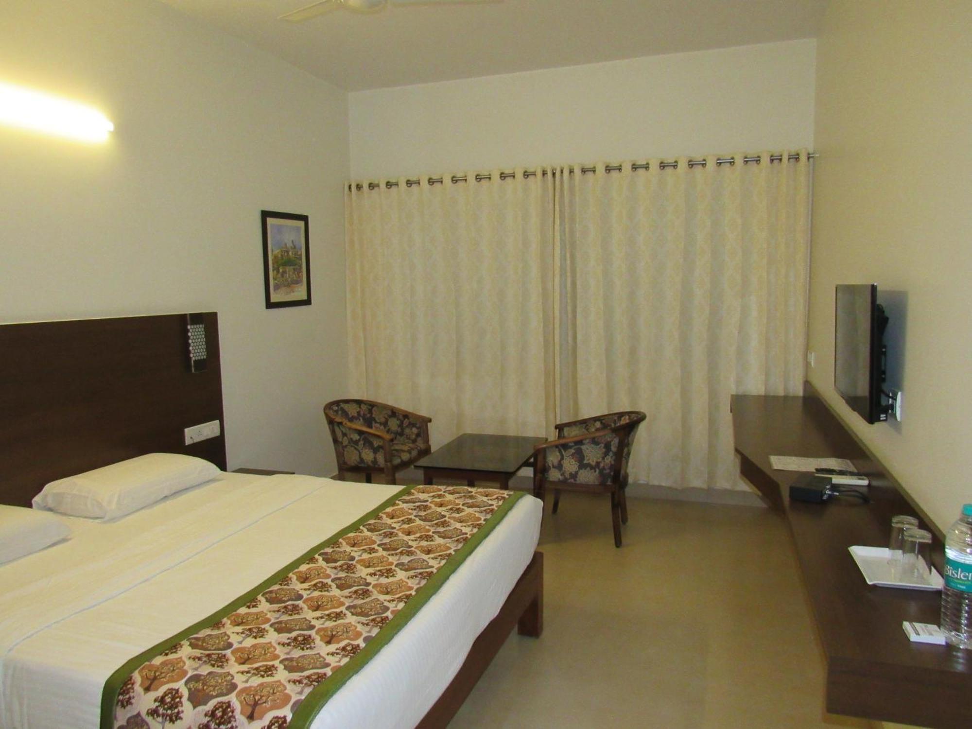 Palguni Residency Hotel Hassan Exterior photo
