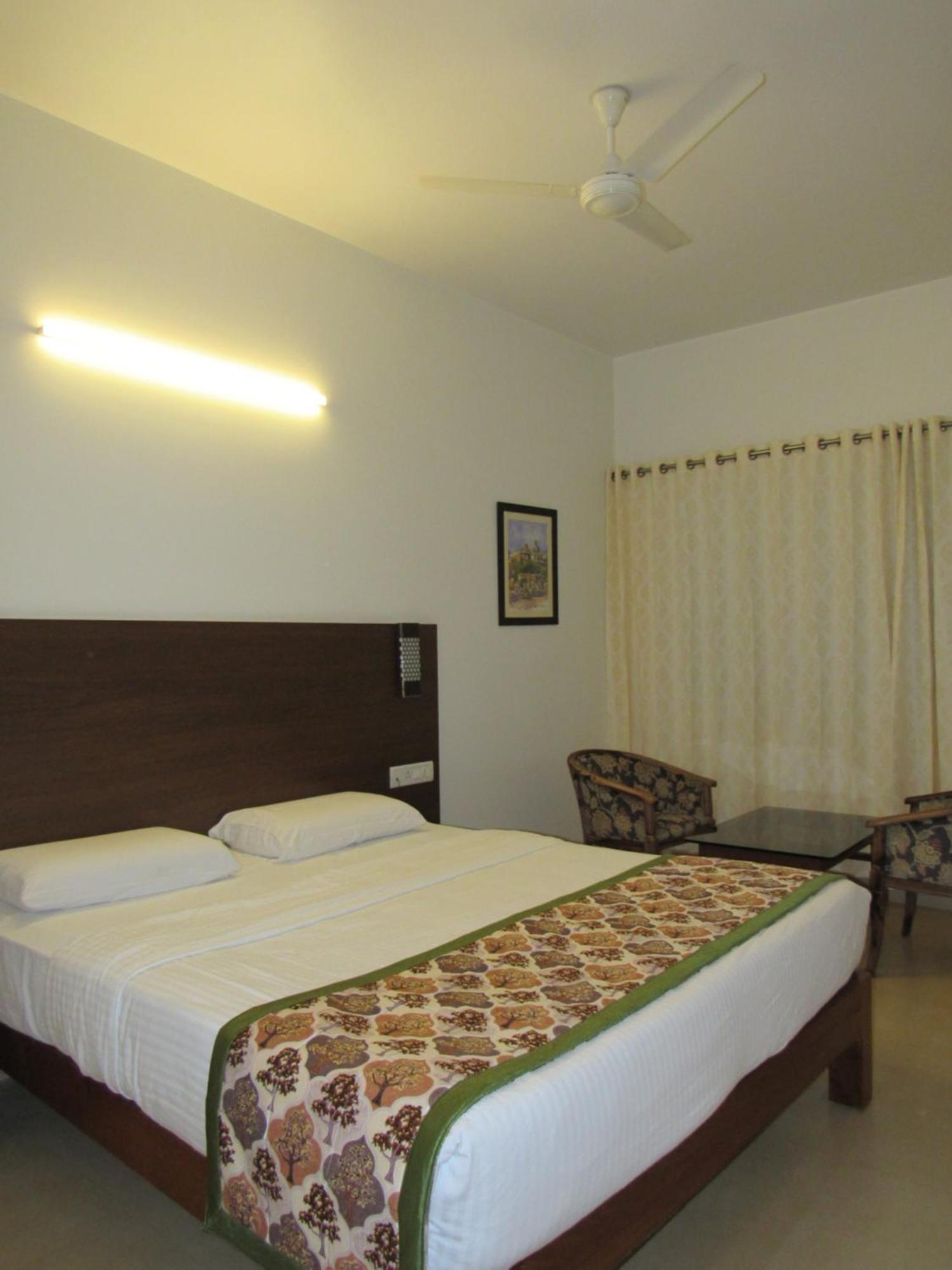 Palguni Residency Hotel Hassan Exterior photo